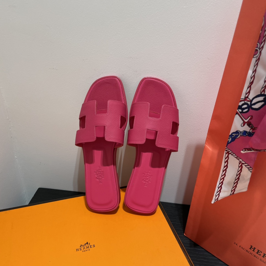 H**mes slippers
