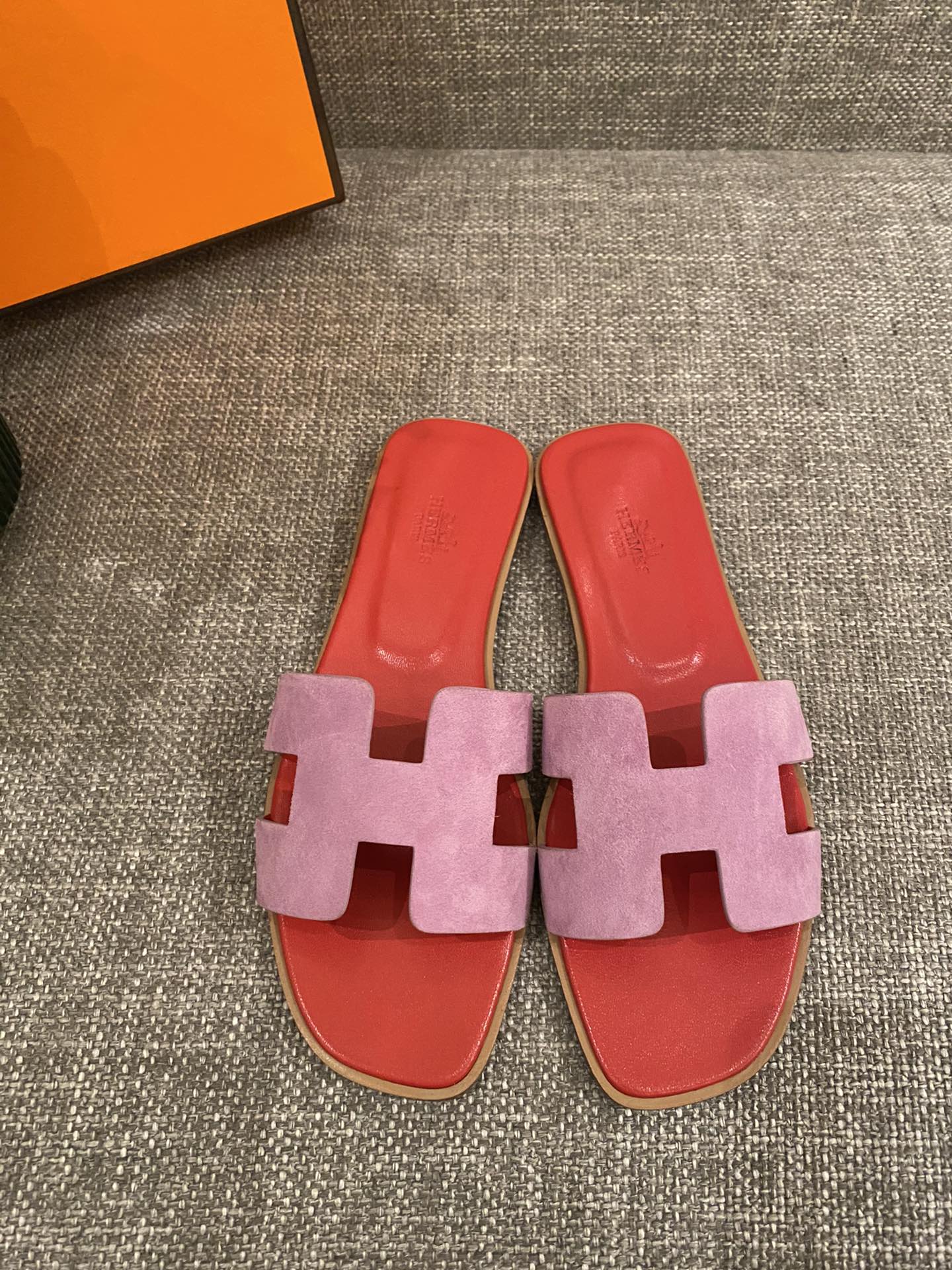 H**mes slippers