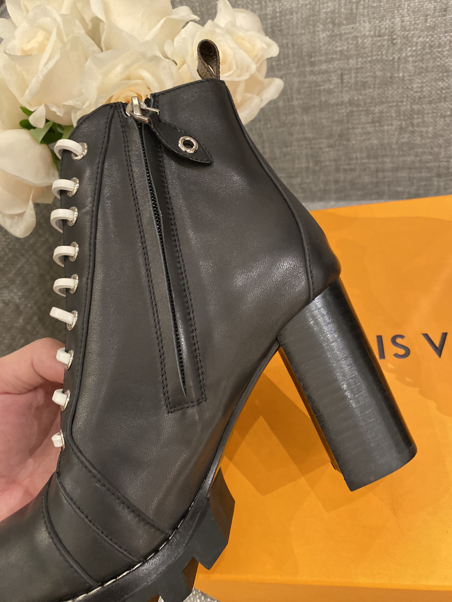 l0*is V*t0n boots