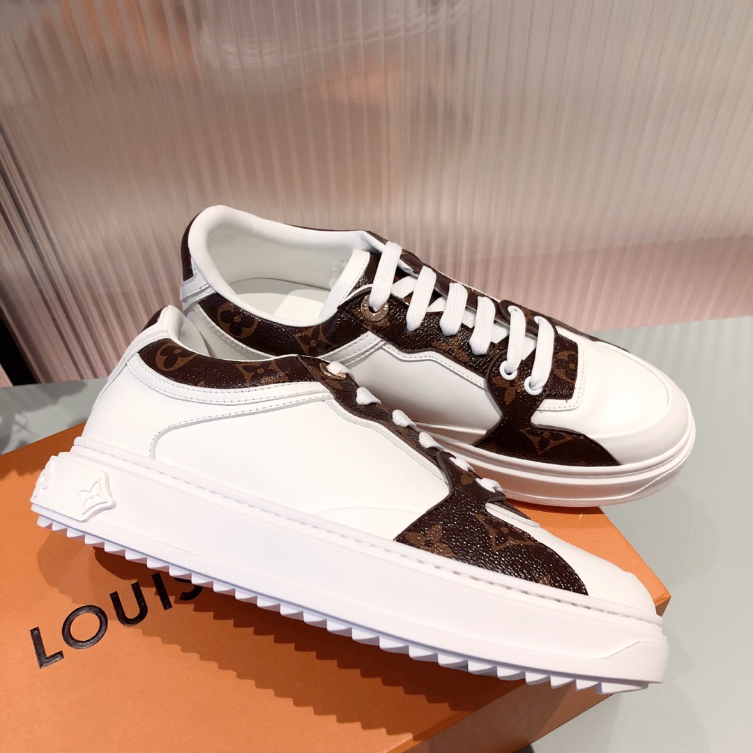 l0*is V*t0n sneakers