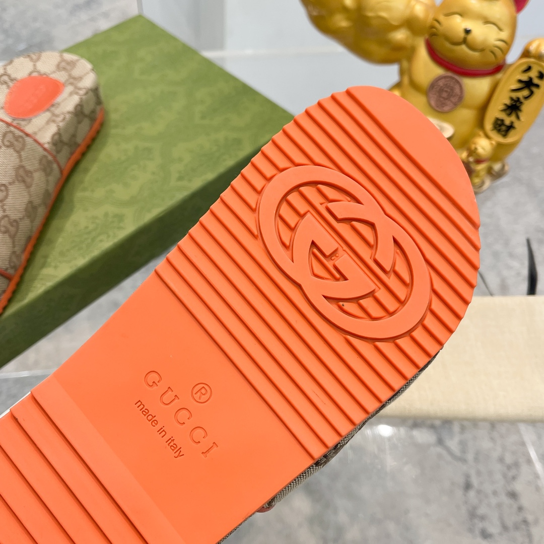 G*u*i &the nor*h f**e slides