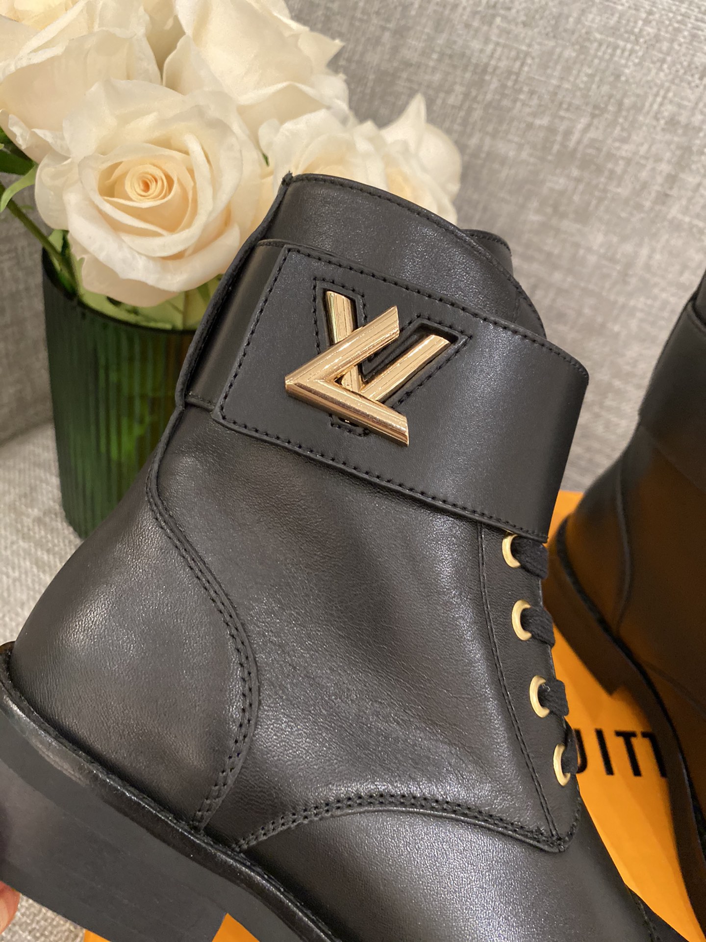 l0*is V*t0n boots