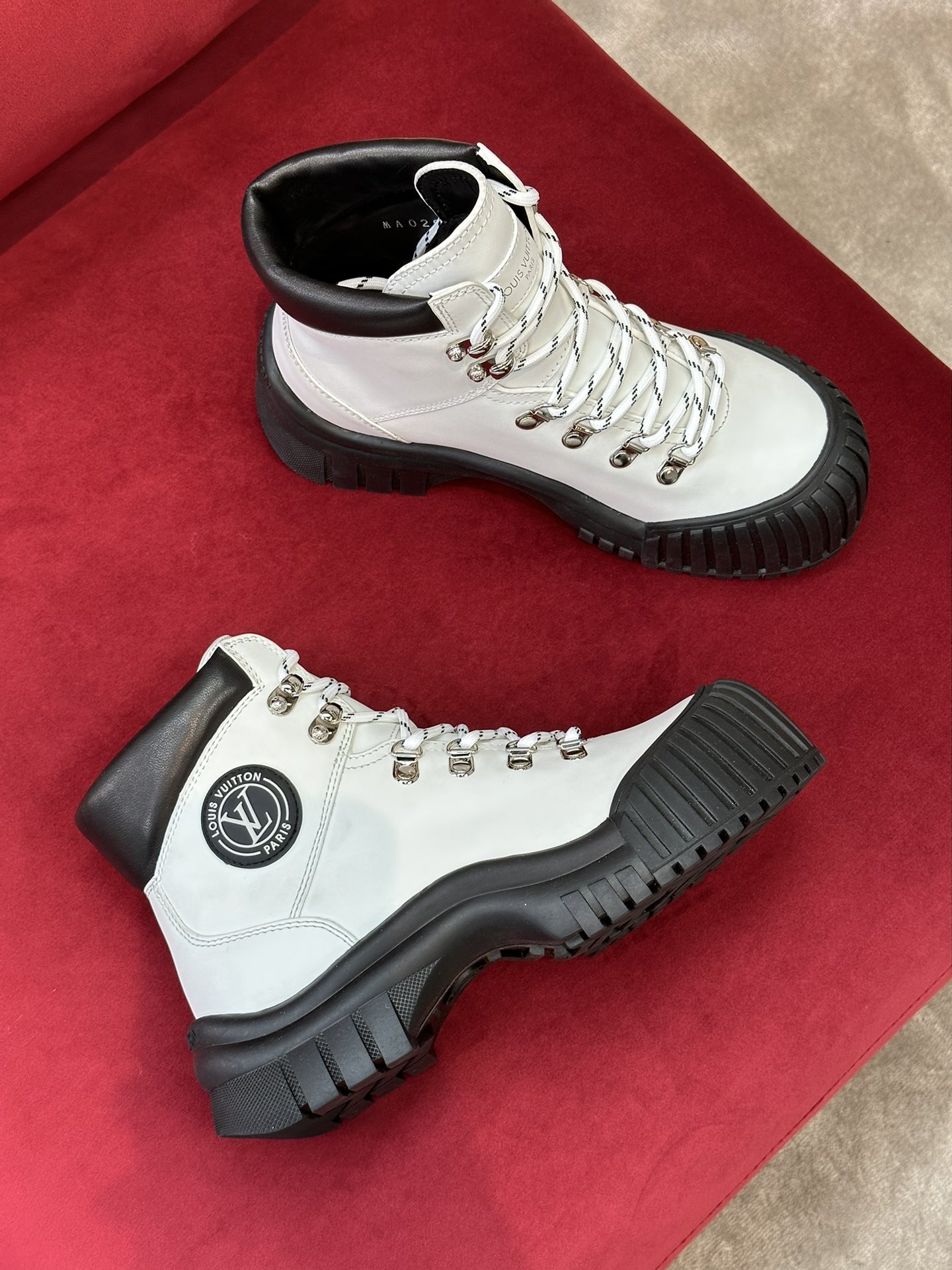 l0*is V*t0n boots