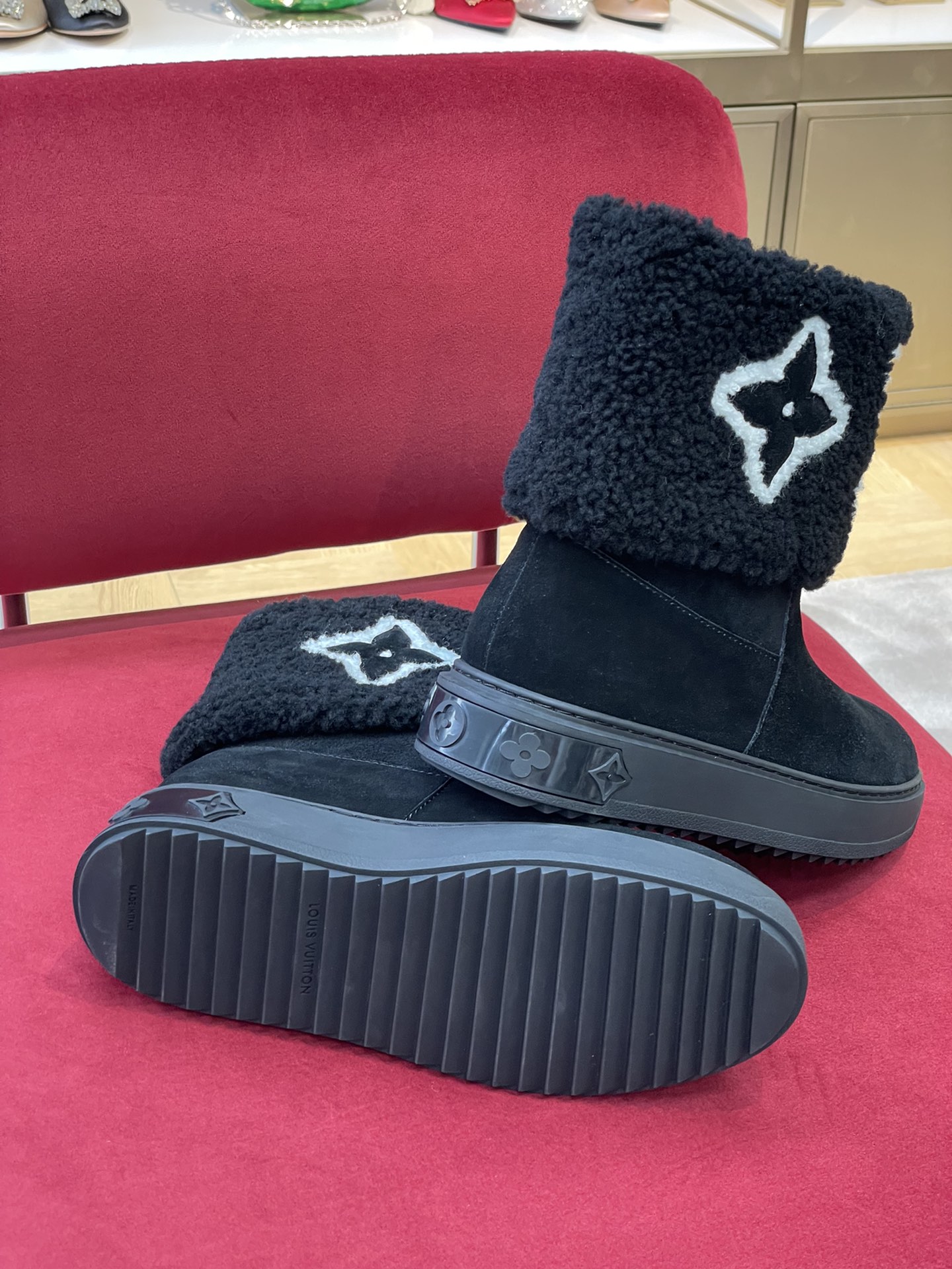 l0*is V*t0n boots