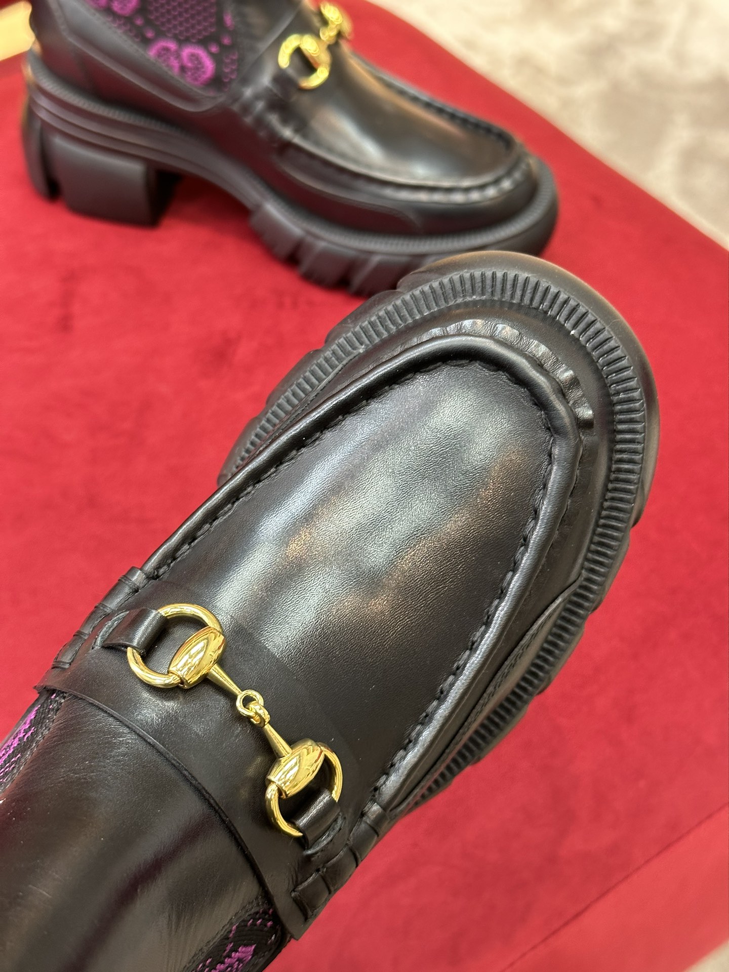 G*u*i boots