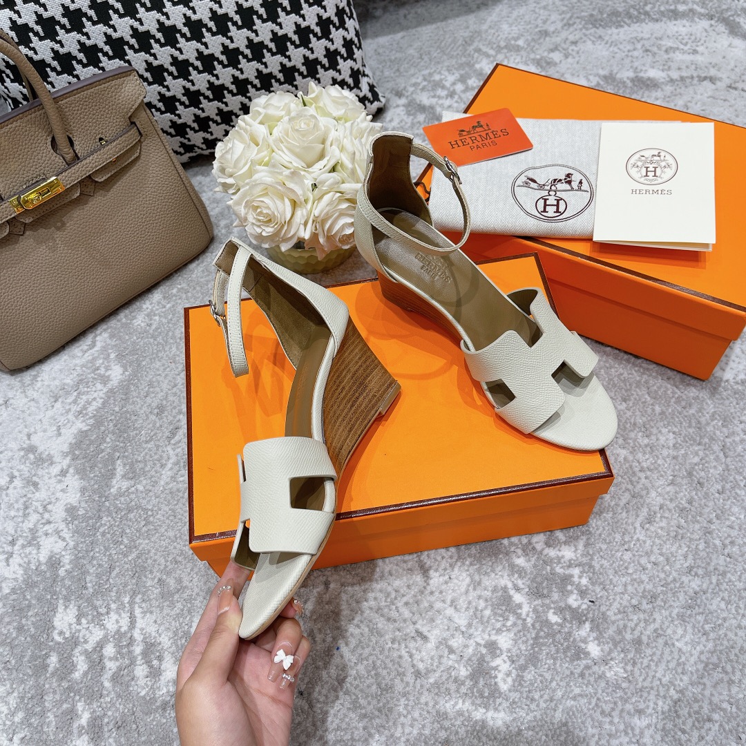 H**mes sandals