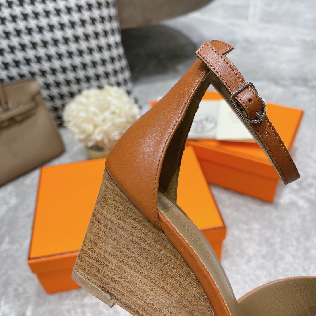 H**mes sandals