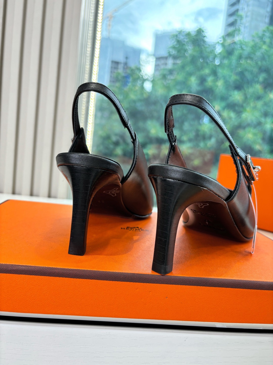 H**me5 heels
