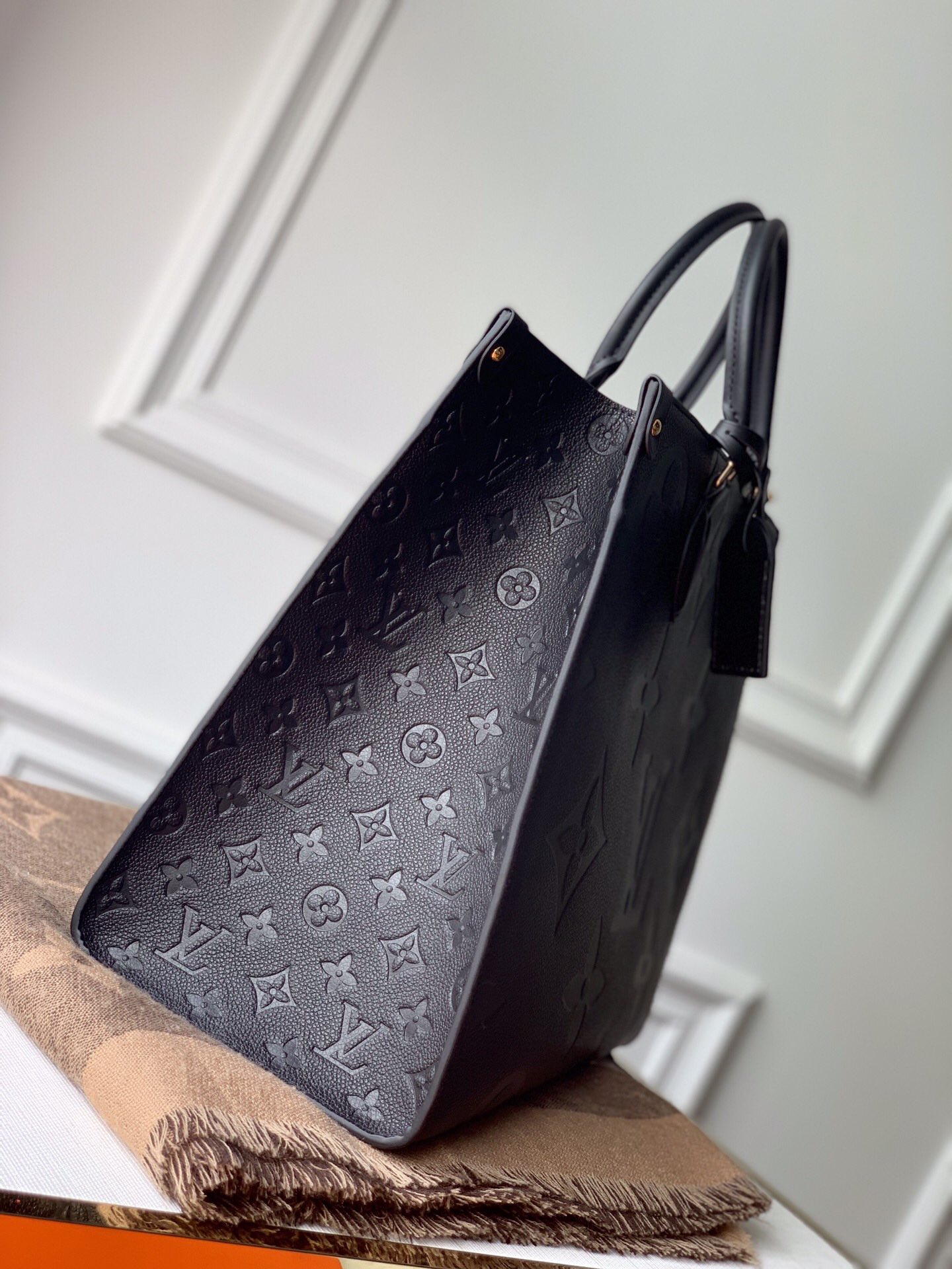 l0*is V*t0n onthego handbag-41*34*19cm