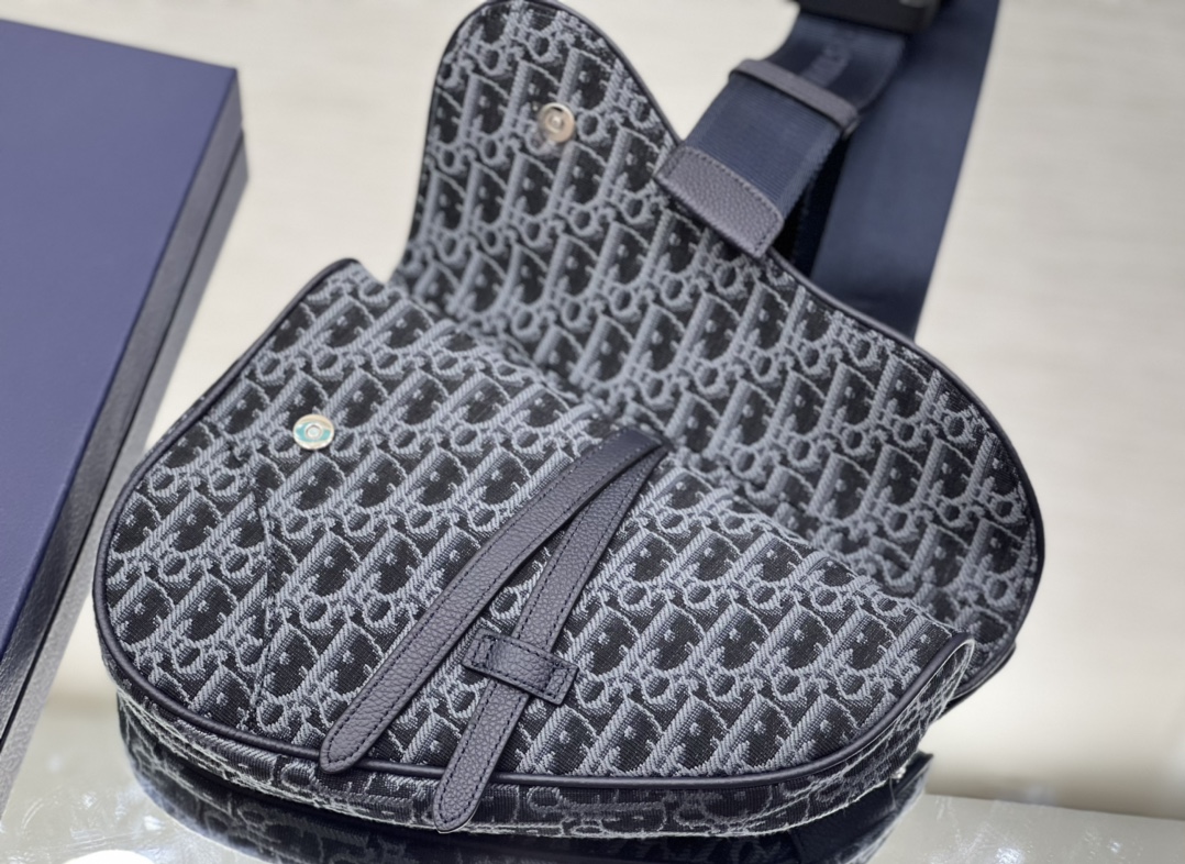 D*or saddle bag-20 x 28.6 x 5cm