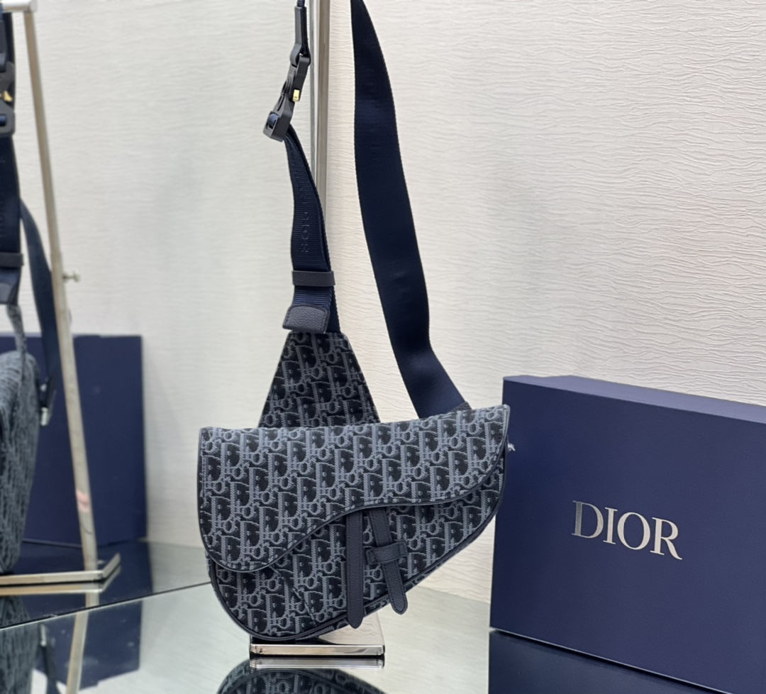 D*or saddle bag-20 x 28.6 x 5cm