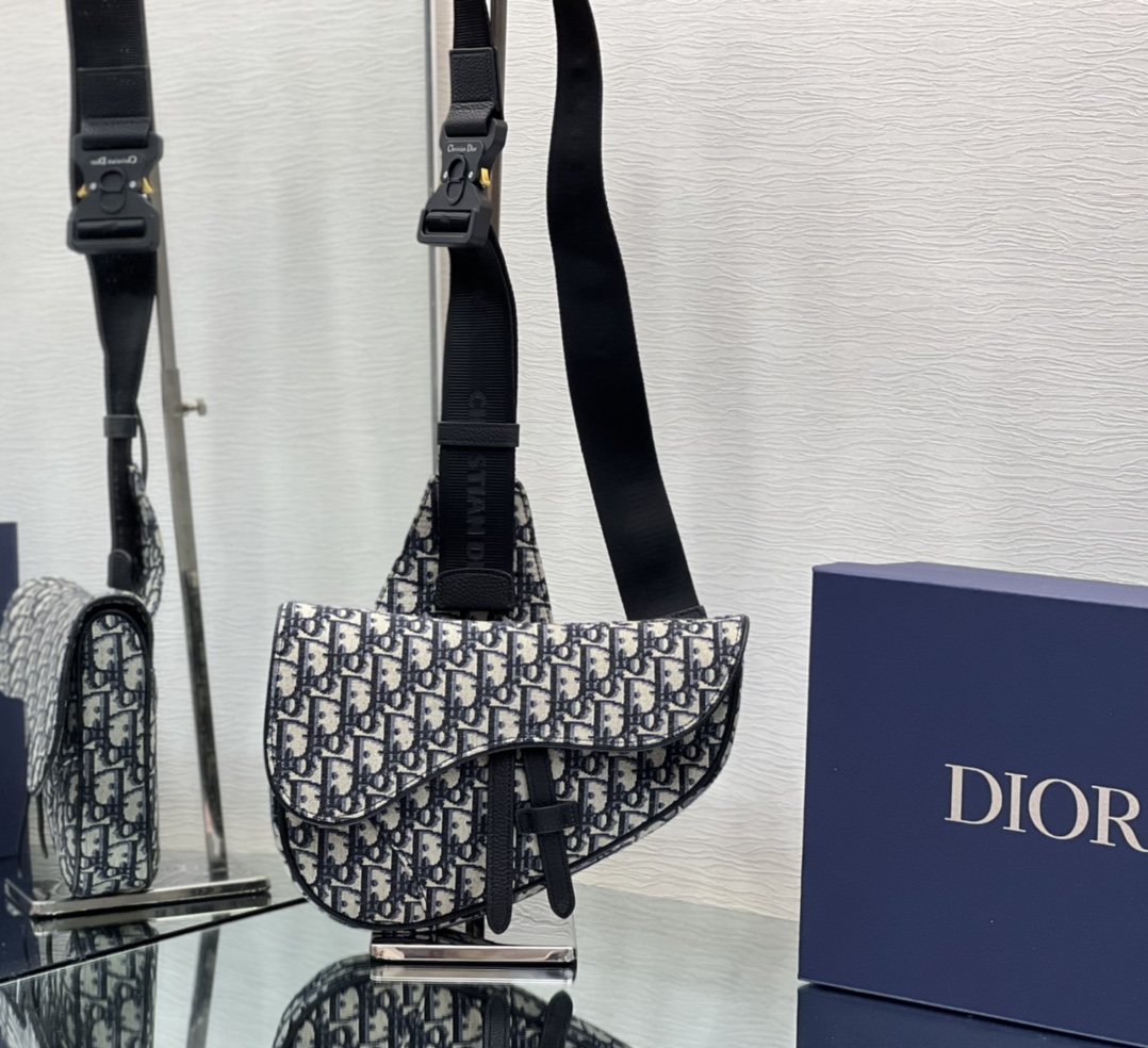 D*or saddle bag-20 x 28.6 x 5cm
