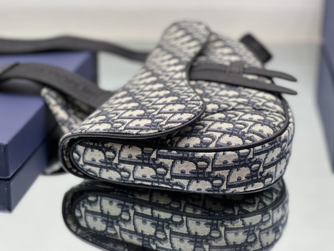 D*or saddle bag-20 x 28.6 x 5cm