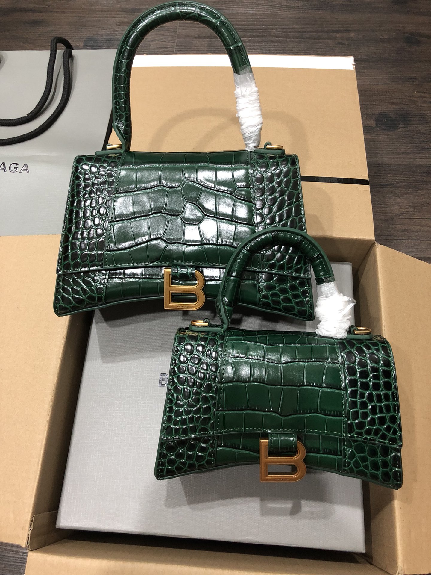 Ba*len*cia*ga small hourglass bag-13*8*19cm