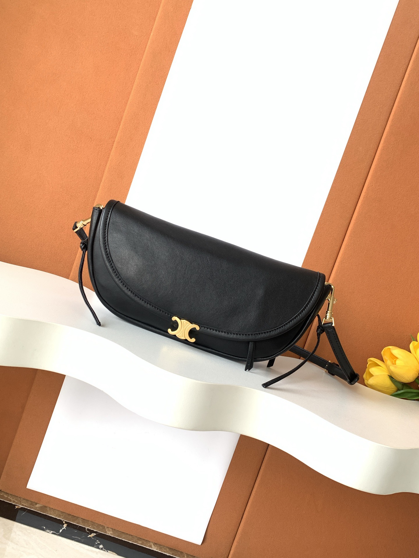 Cel*in Soft Triomphe Little Halfmoon in Shiny Lambskin -25*13*5CM