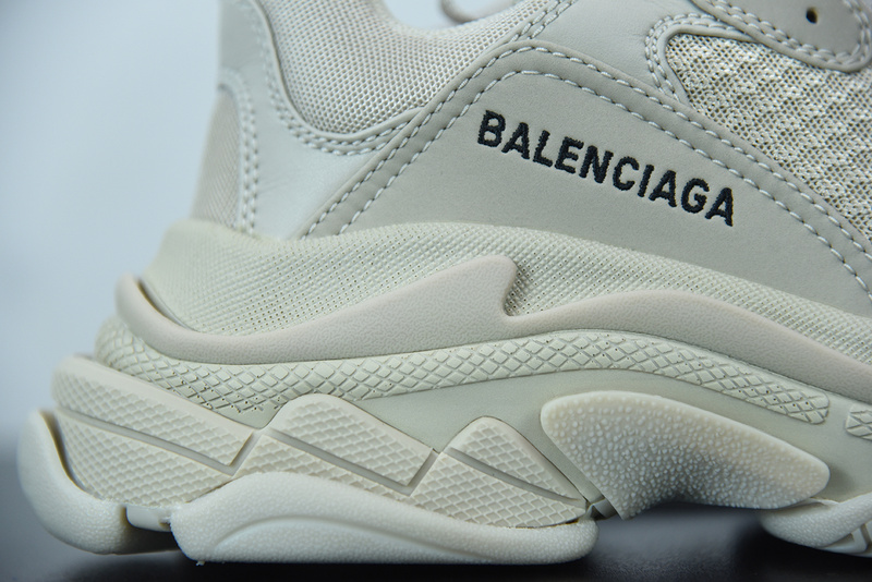 Ba*len*cia*ga triple s