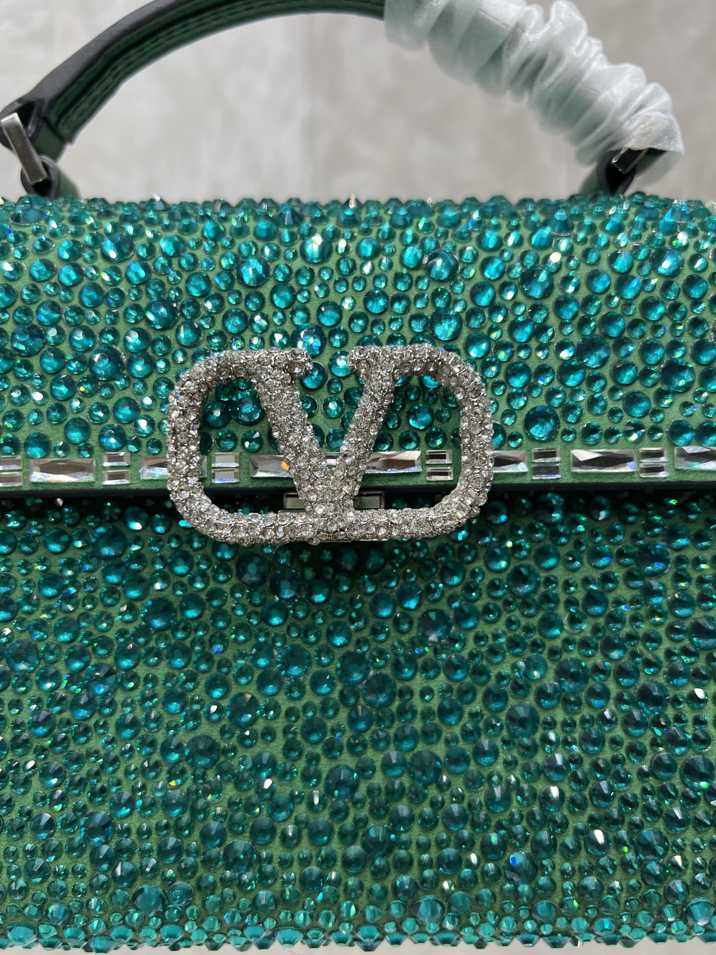 Va1e*ntin0 vlogo signature chain bag-19*13*9cm