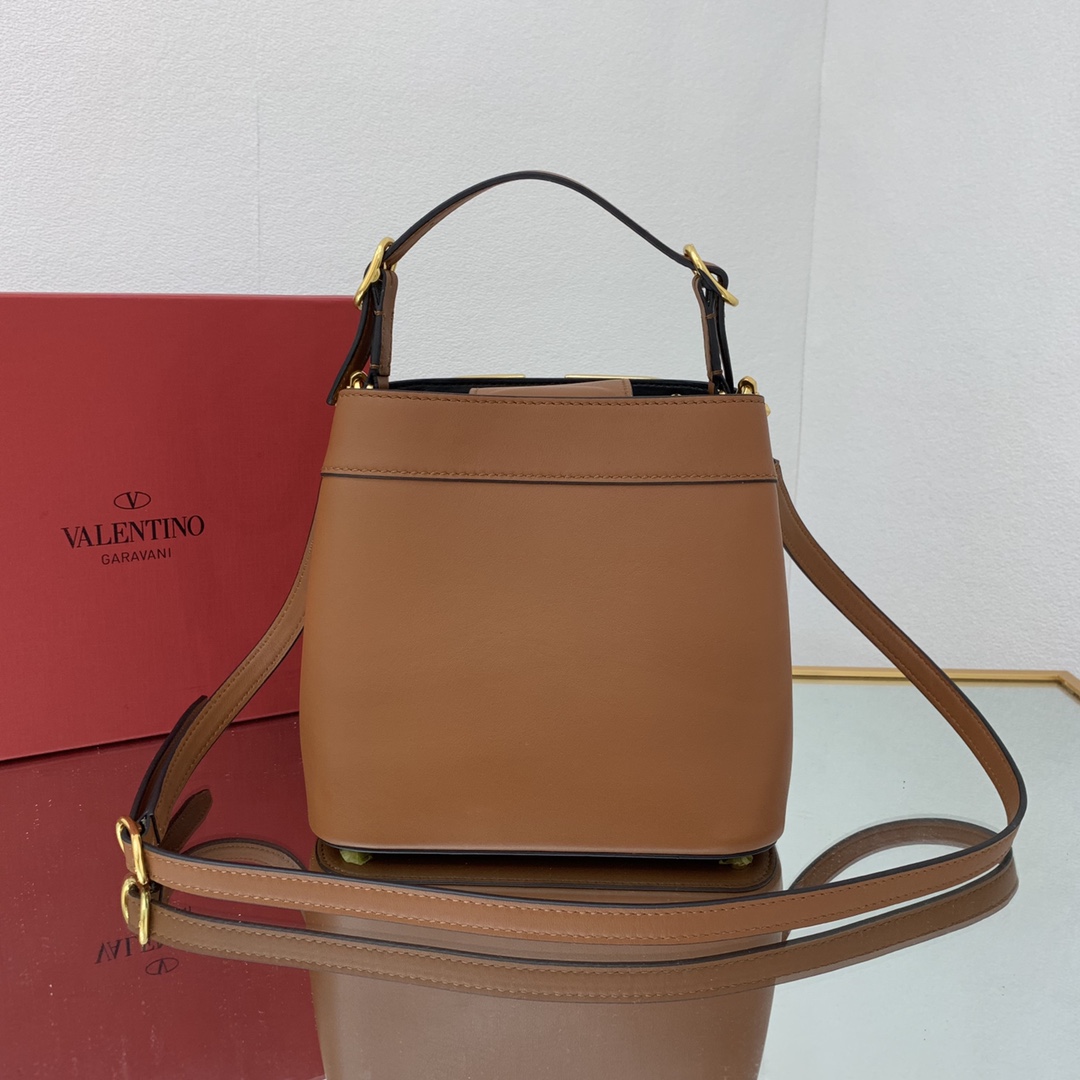 Va1e*ntin0 garavani s*pervee bag-20*19*12cm