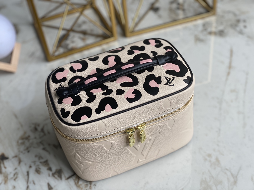 l0*is V*t0n cosmetic bag-20*13.5*12cm
