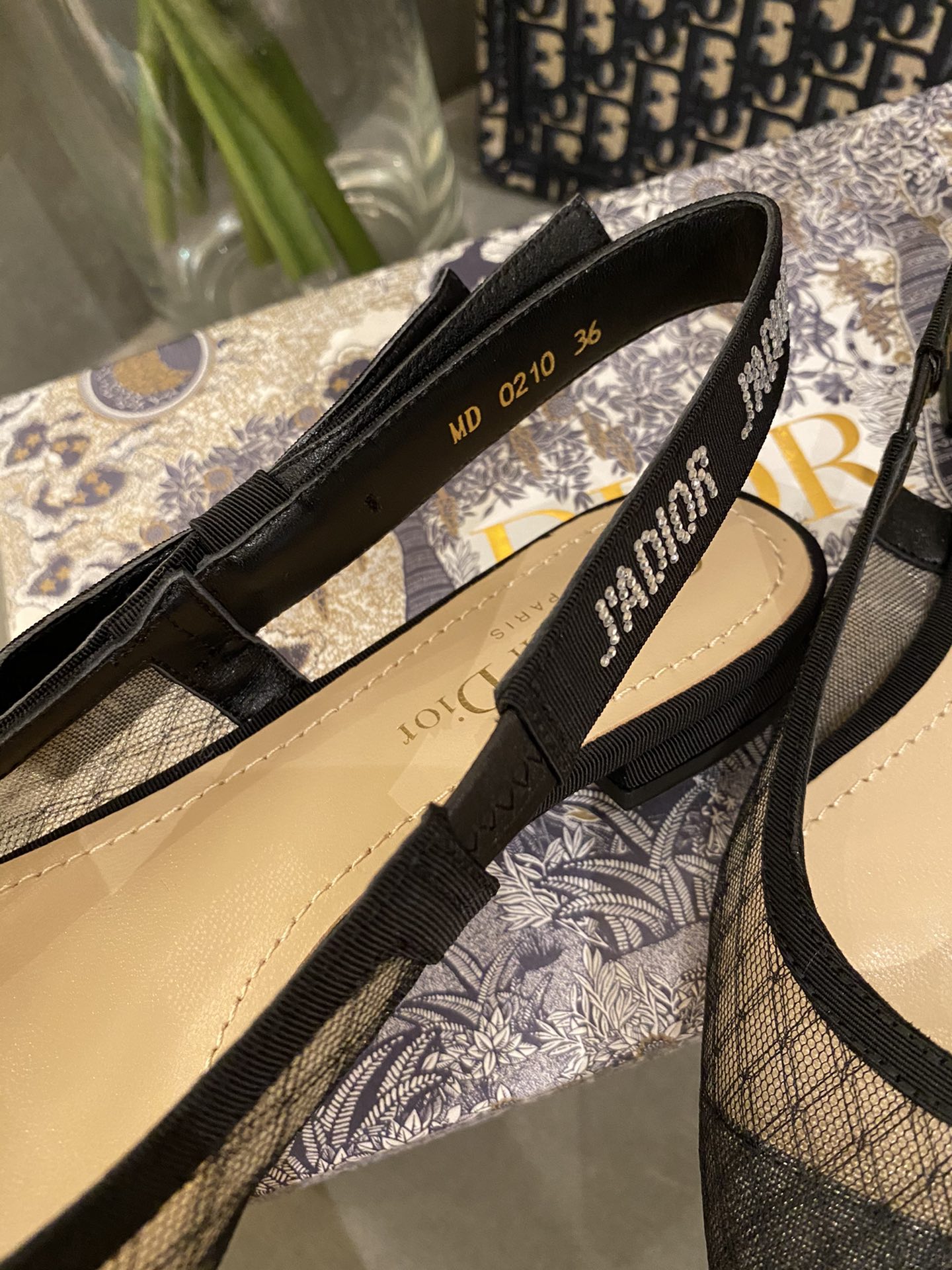 D*or flap shoes