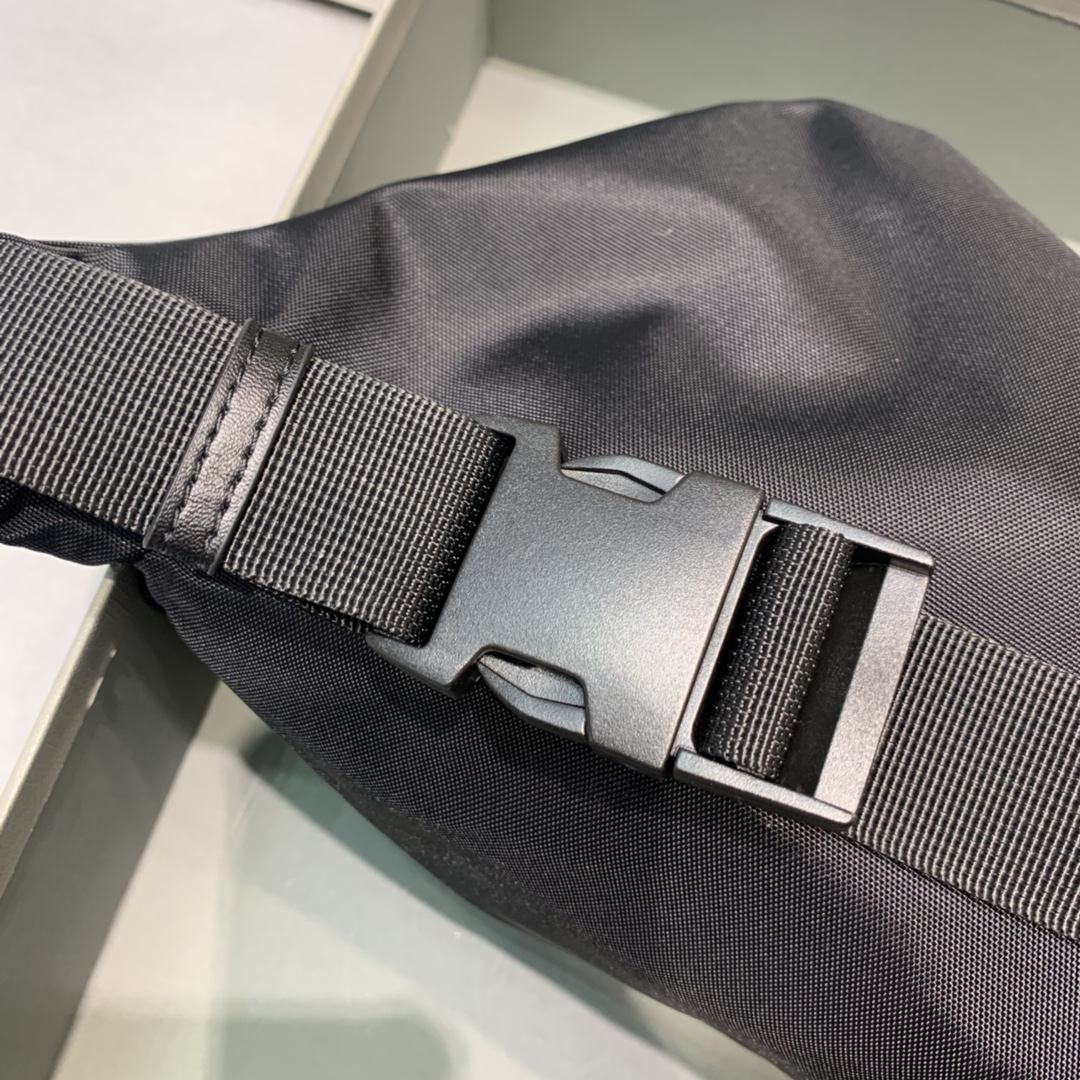 Ba*len*cia*ga wheel logo waist bag-23*5*20cm