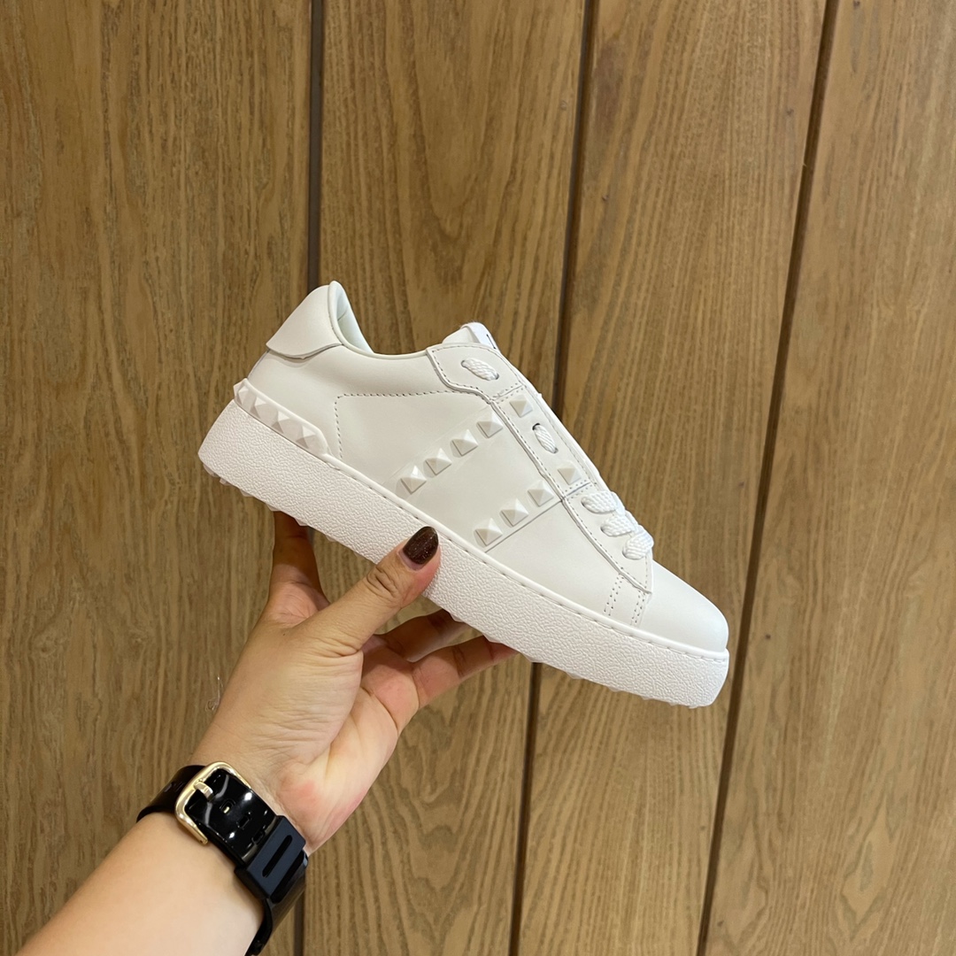 Va1e*ntin0 garavani sneakers