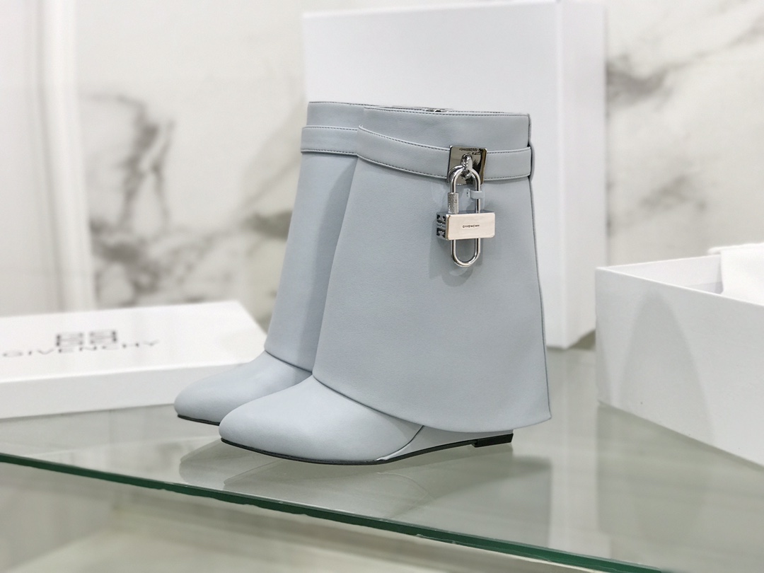 G1uenchy boots(eu35-42)