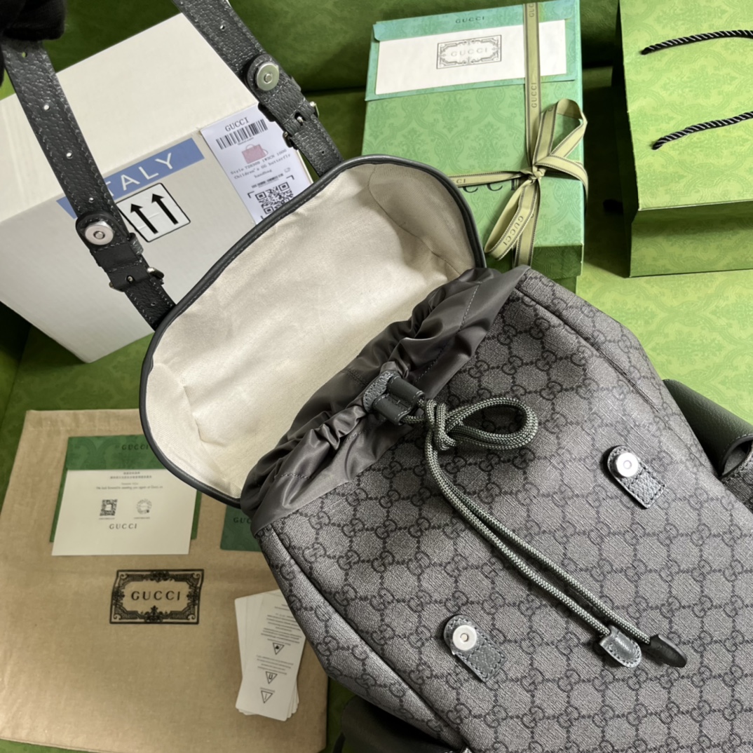 G*u*i backpack-24*40*16cm