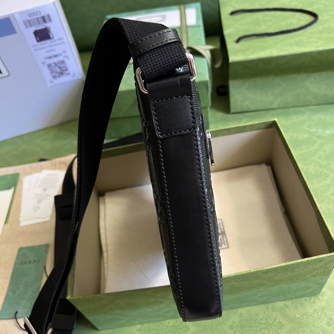 G*u*i messenger bag-26*23*3cm