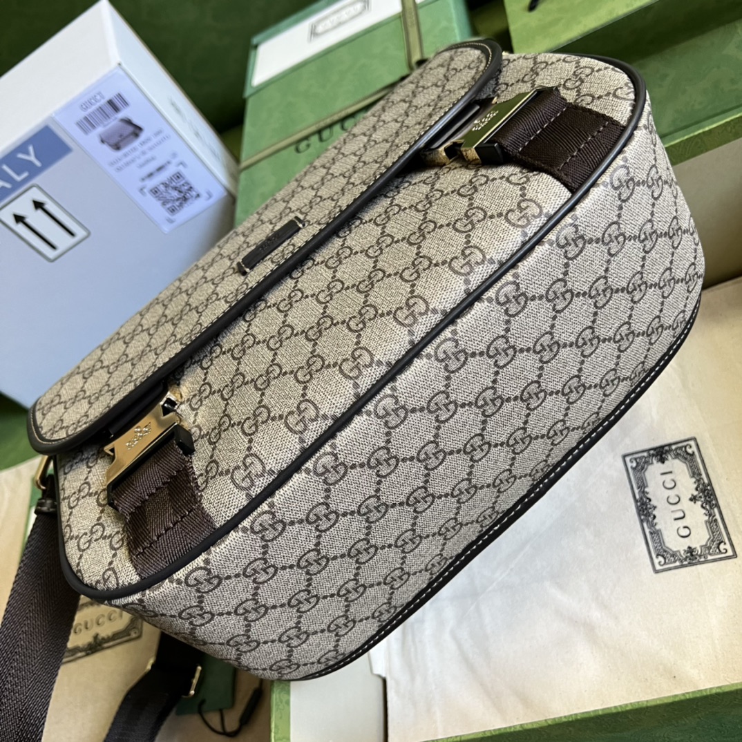 G*u*i messenger bag-33x 22x 11cm