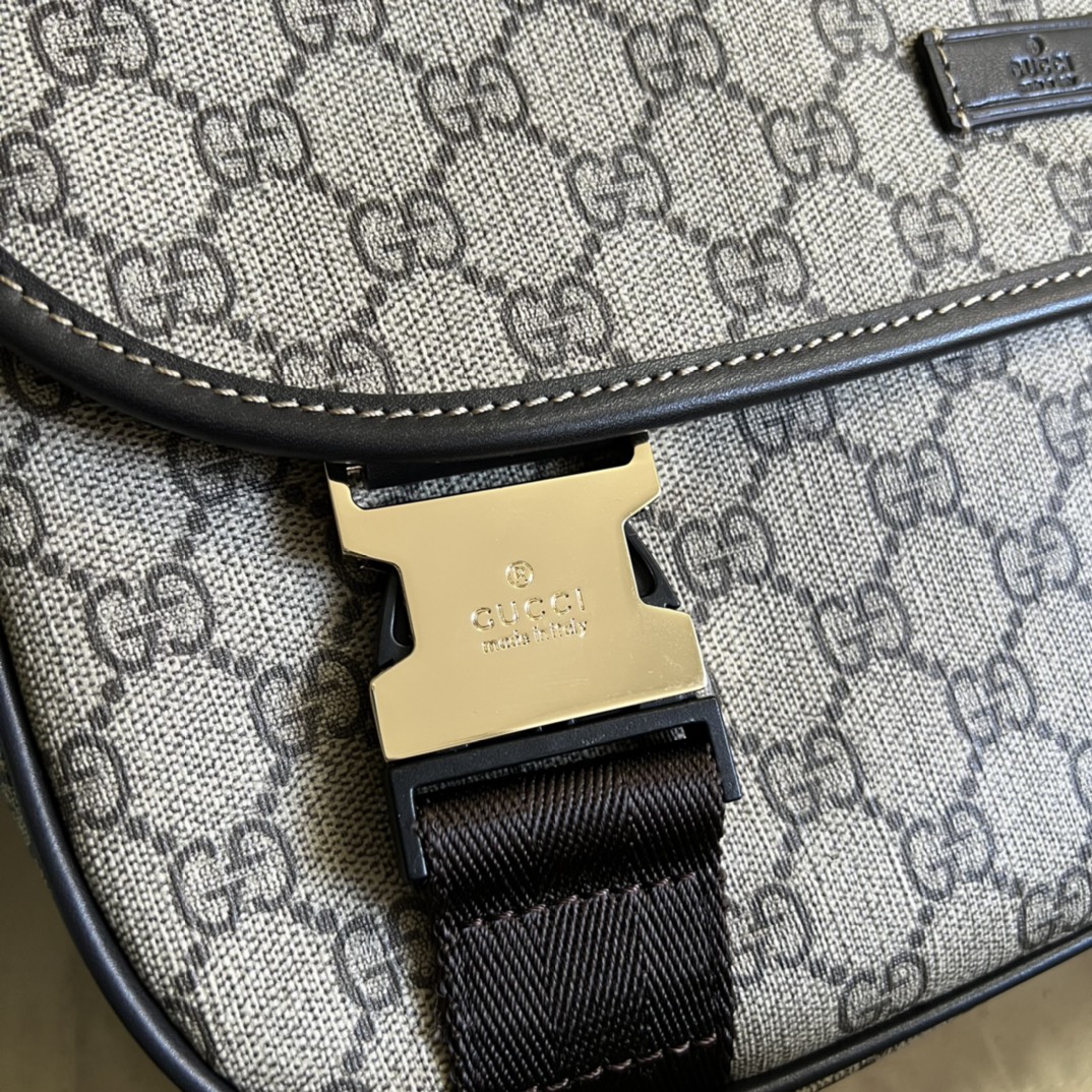 G*u*i messenger bag-33x 22x 11cm