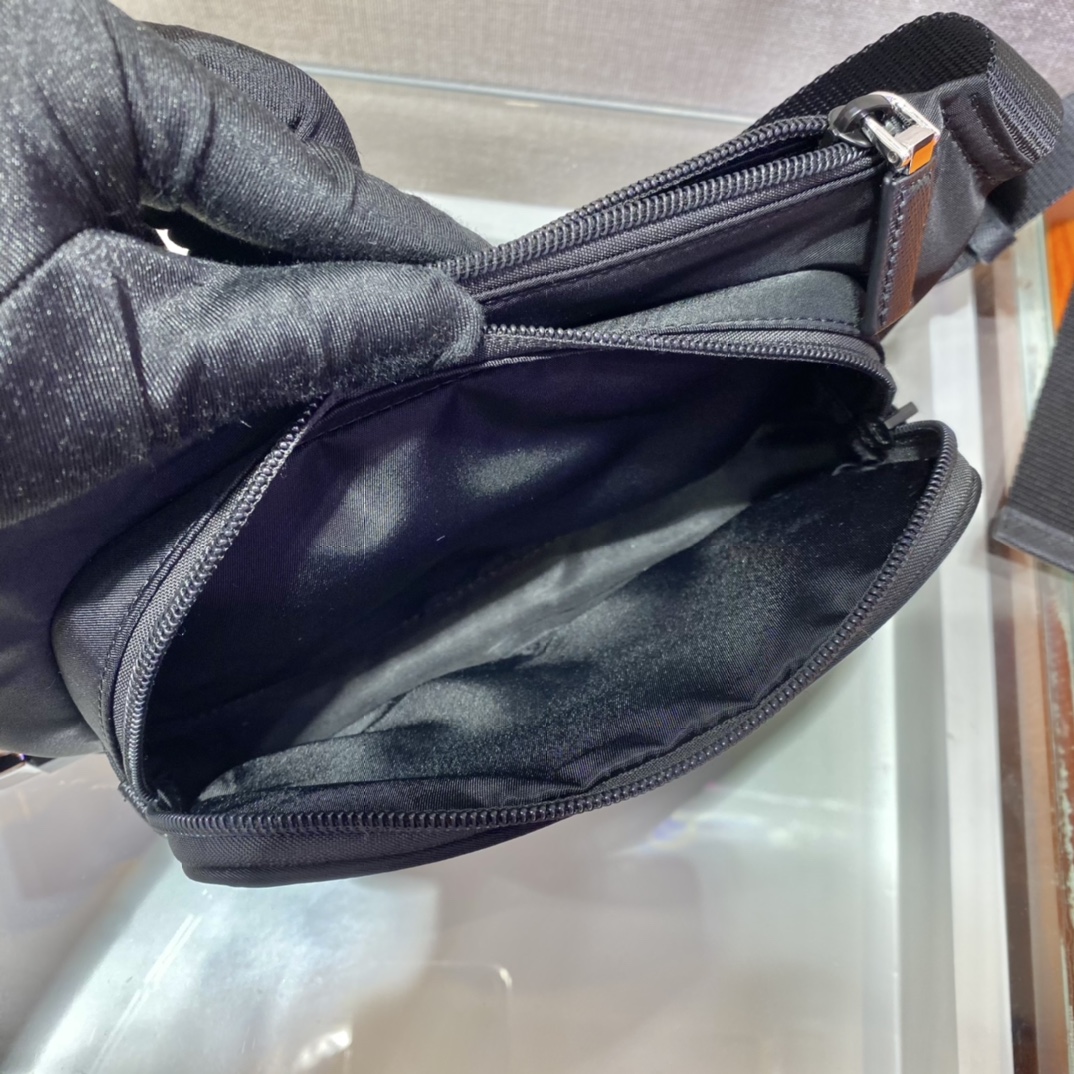 Pra*a 2vh128 waist bag -19*13*2.5cm