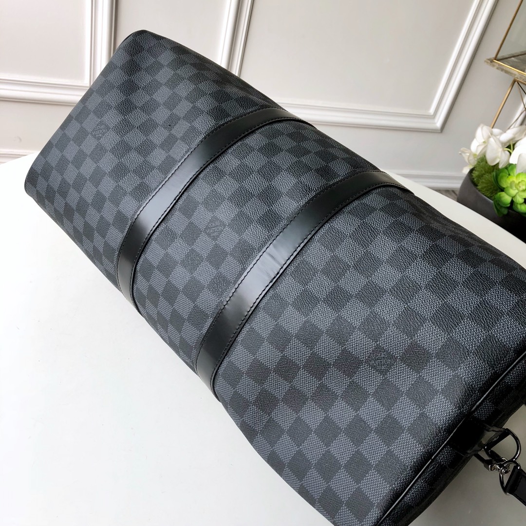 l0*is V*t0n keepall