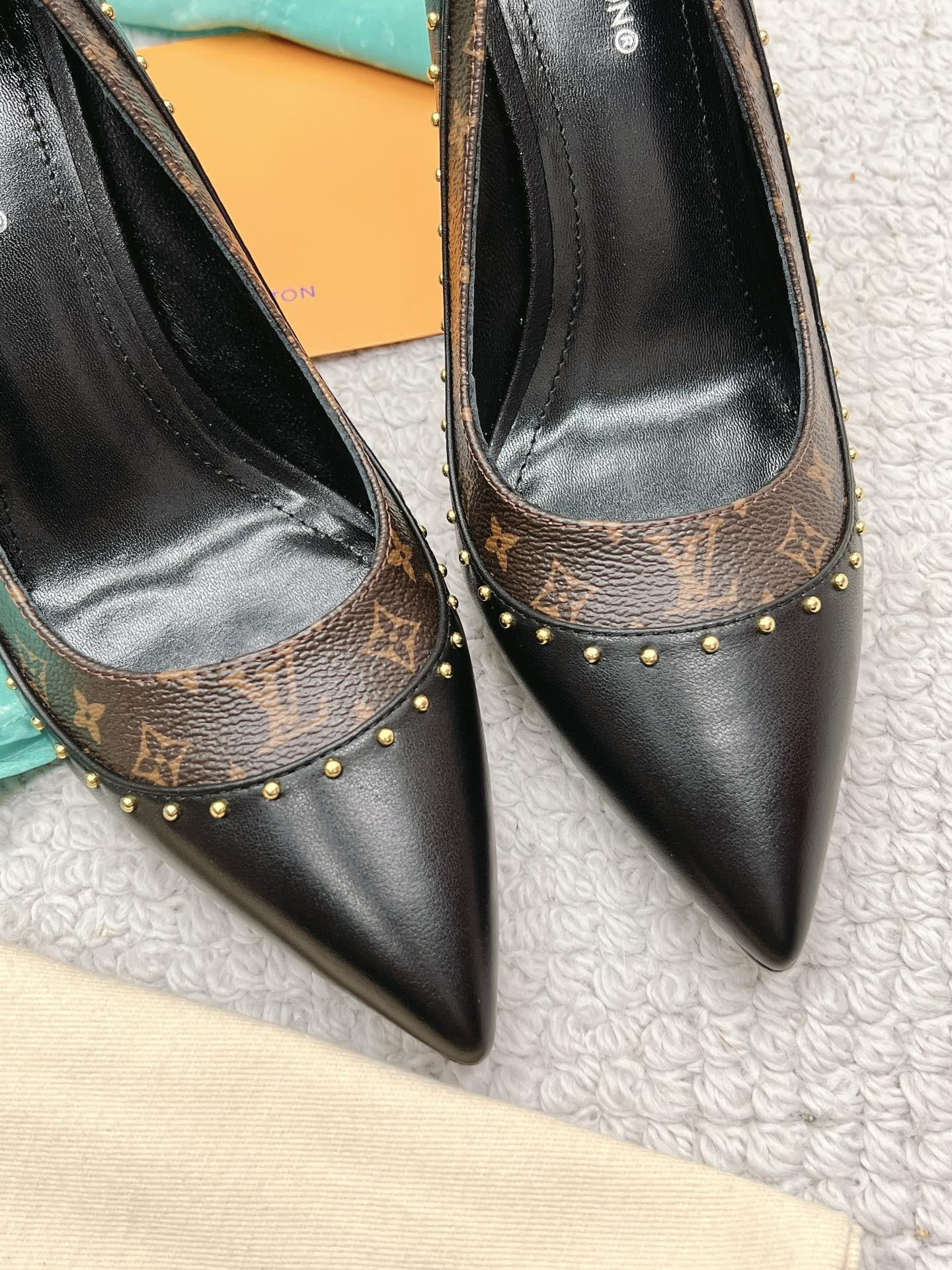 l0*is V*t0n heel-10.5cm