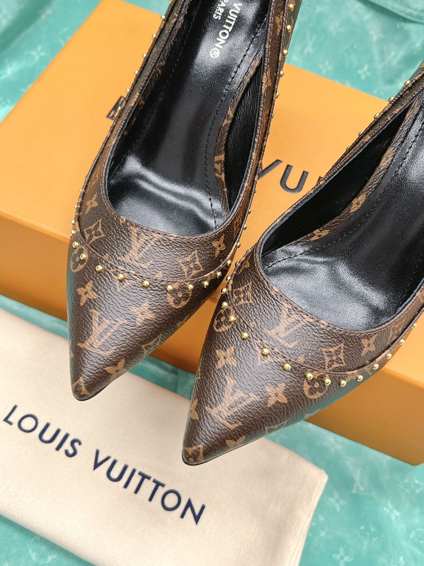 l0*is V*t0n heel-10.5cm