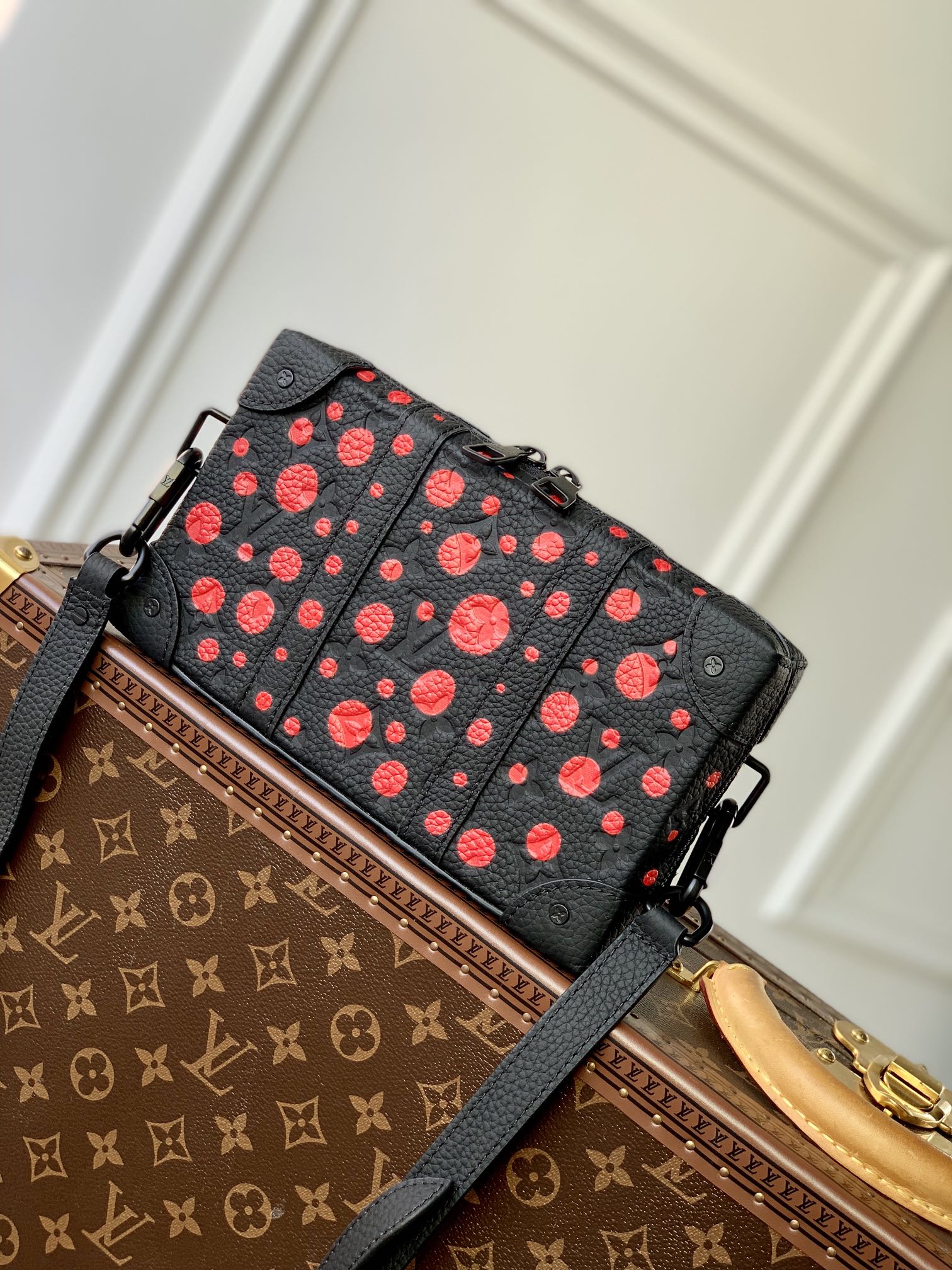 LV Soft Trunk Wallet-M81905-22.5*14*5CM