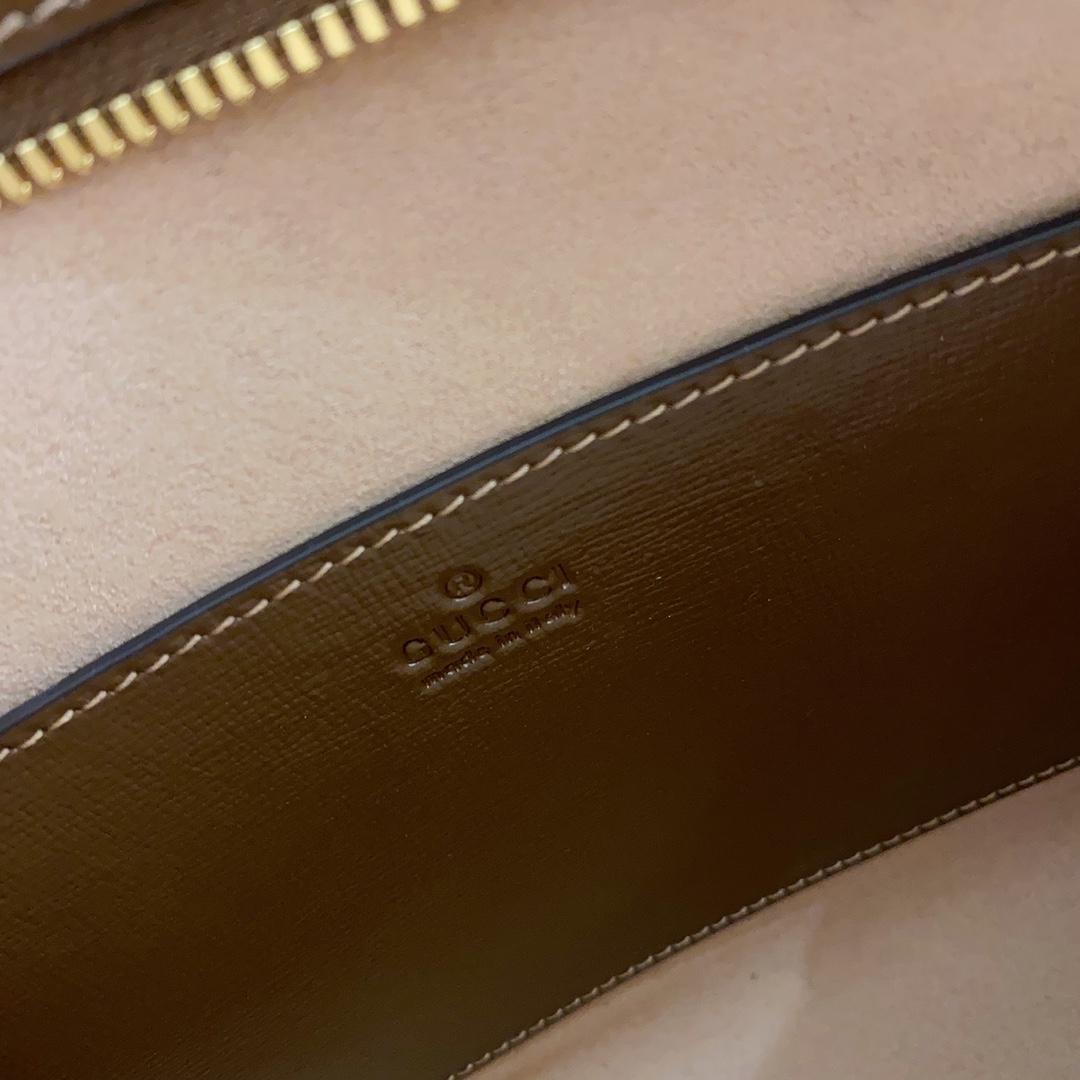 G*u*i pouch-26*20*6cm