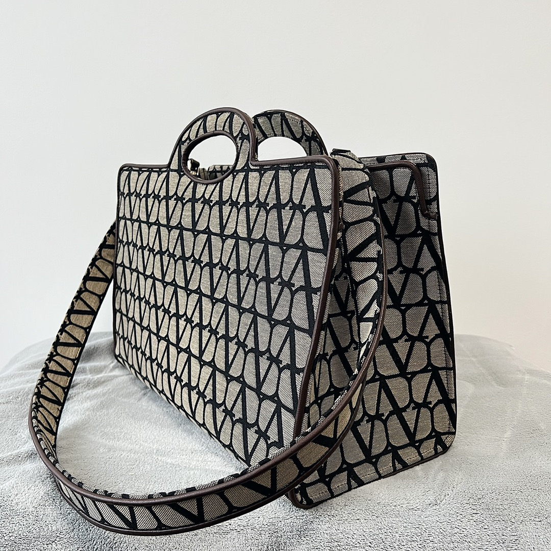 Va1e*ntin0 garavani la troisième toile iconographe -40*25*17cm