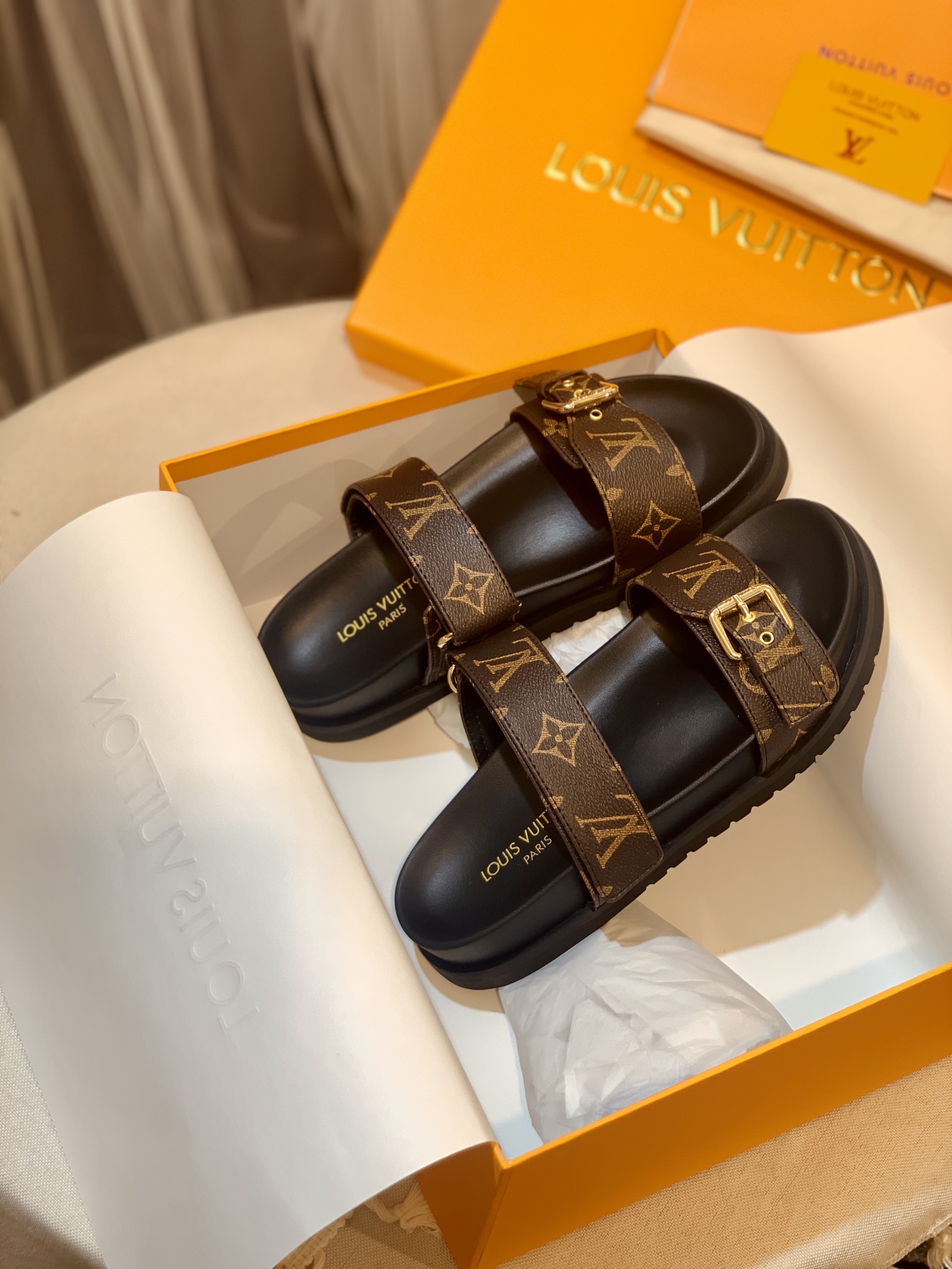 l0*is V*t0n sandals