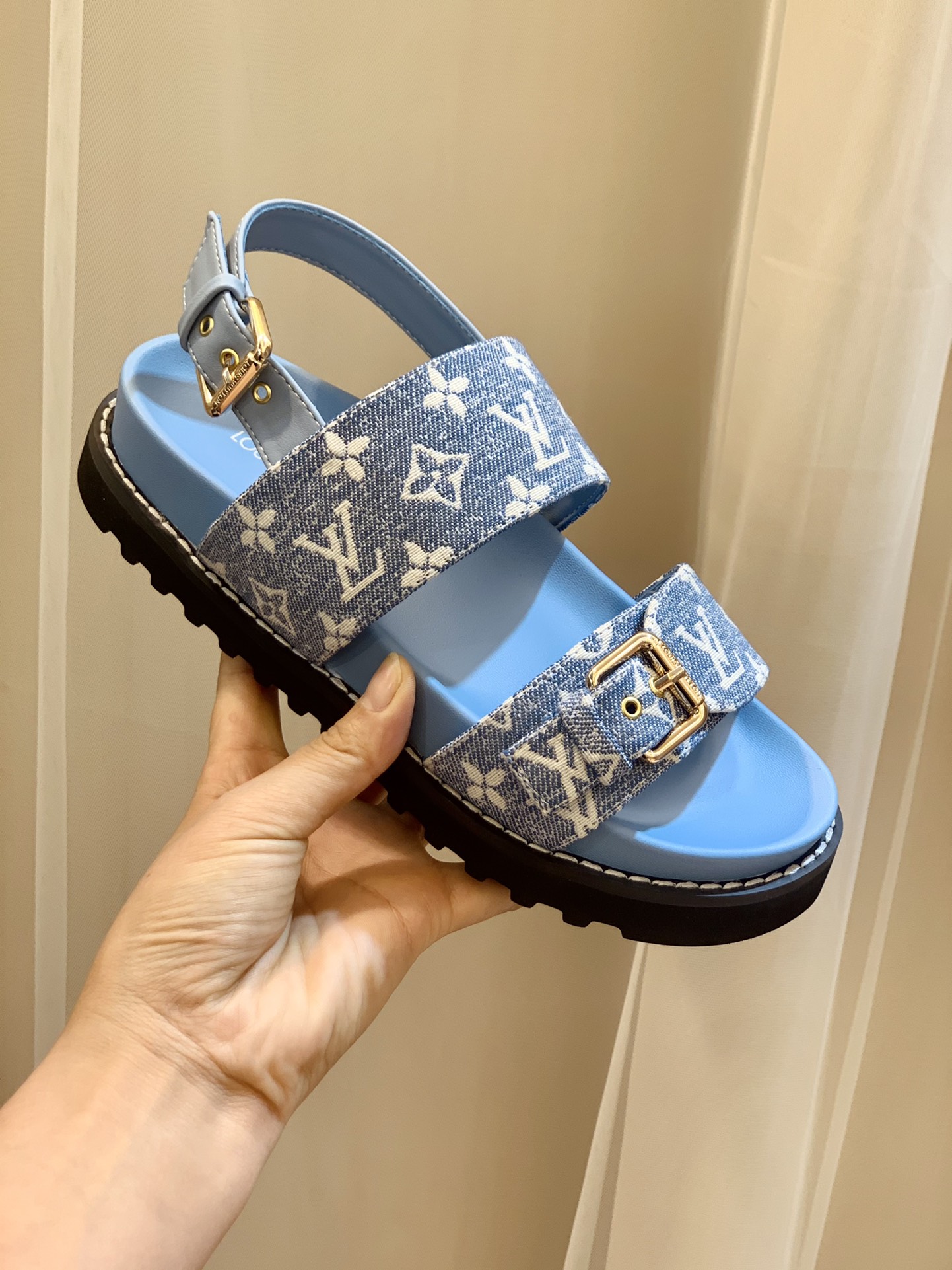 l0*is V*t0n sandals