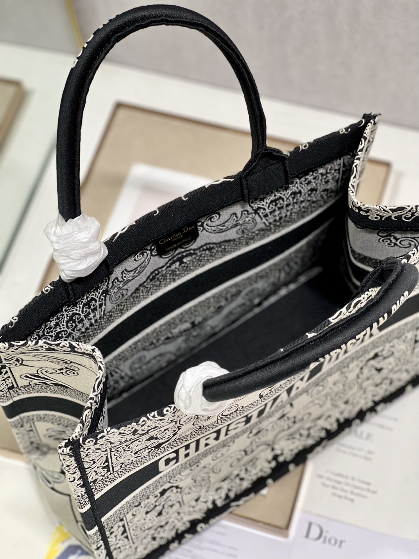 D*or book tote