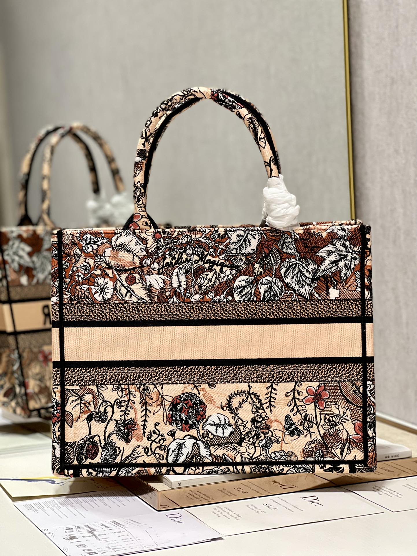 D*or book tote