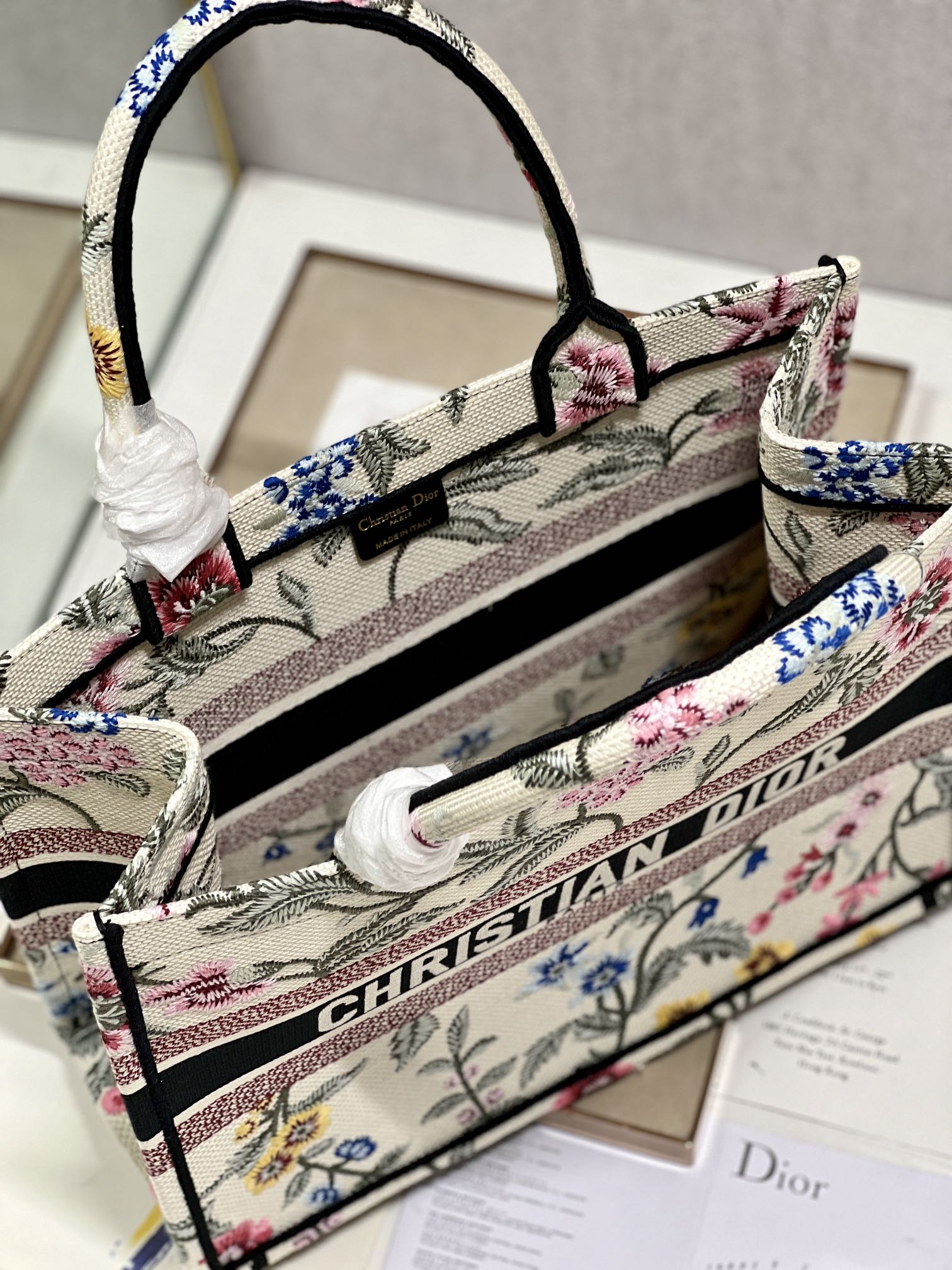 D*or book tote