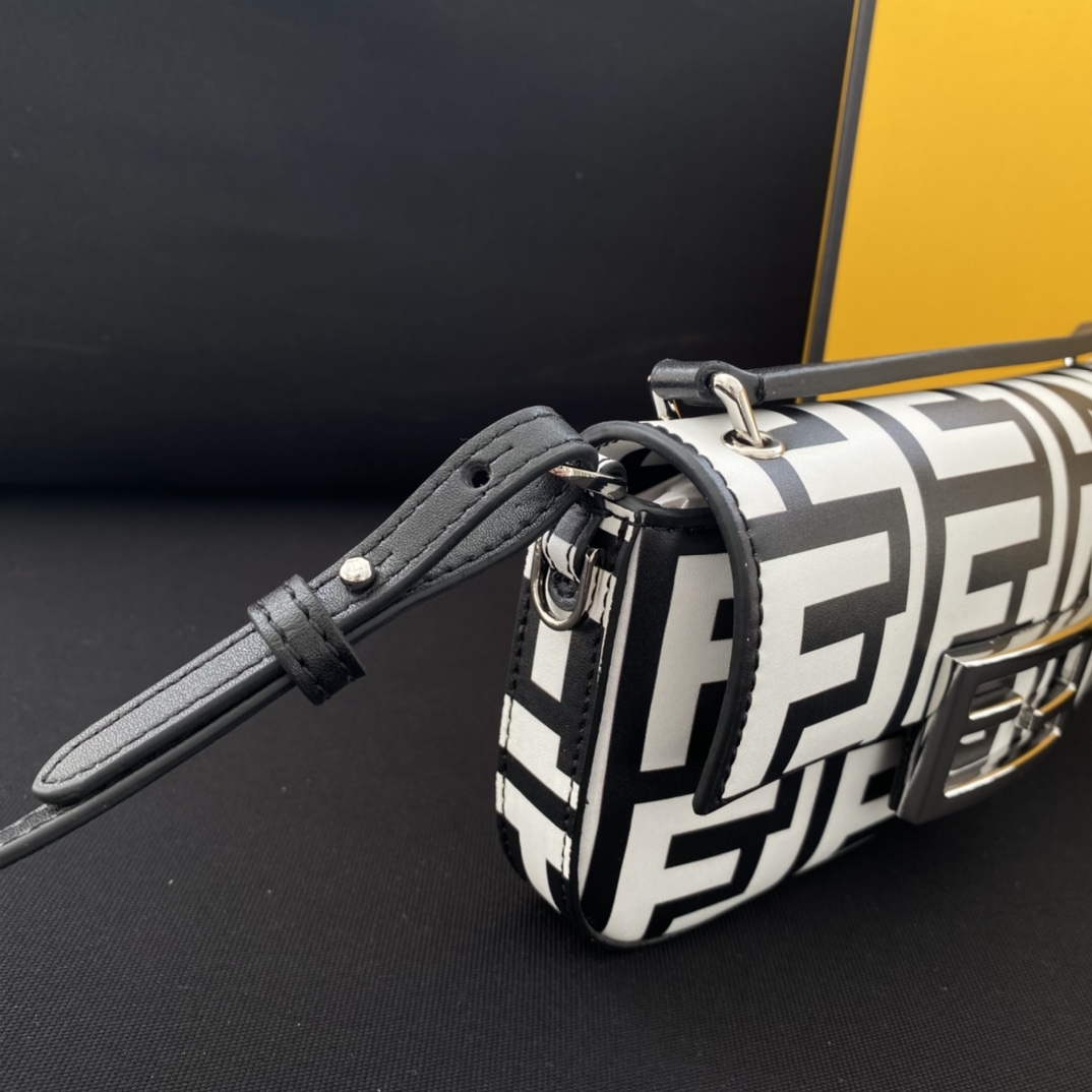 F**di baguette bag-19×14×4cm