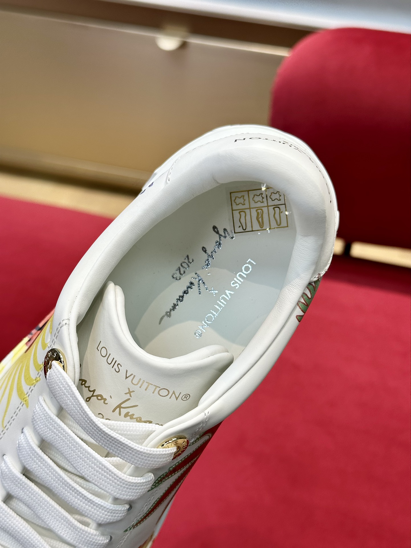 l0*is V*t0n time out sneaker