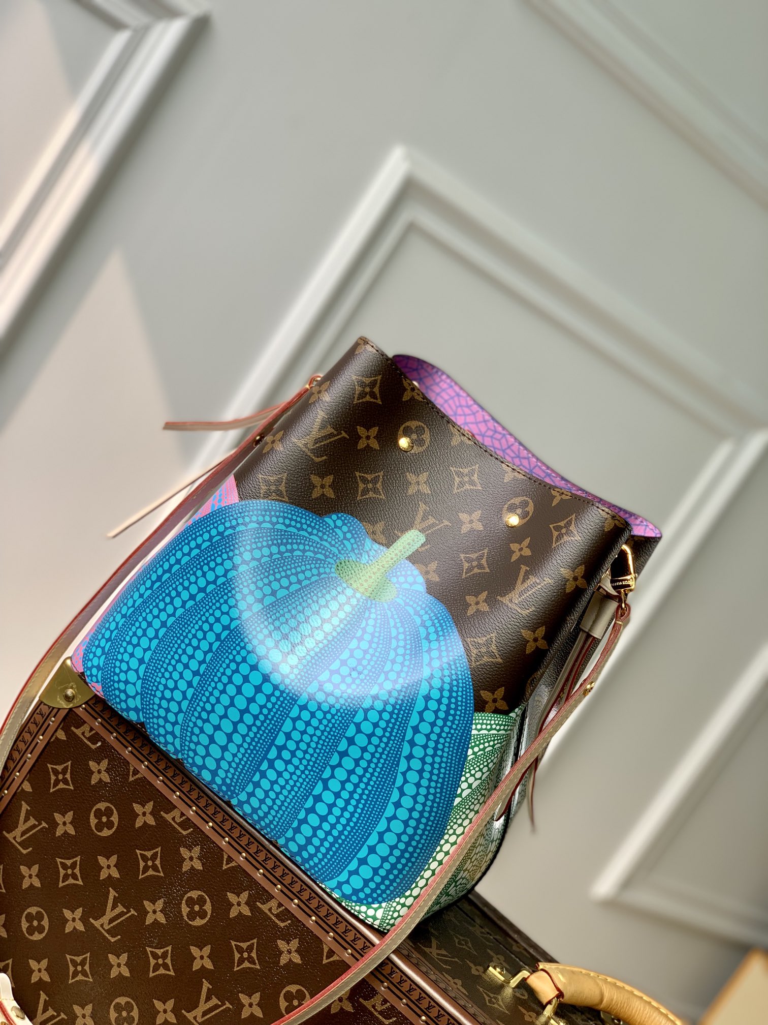 l0*is V*t0n néonoé bucket bag -26x22x27cm