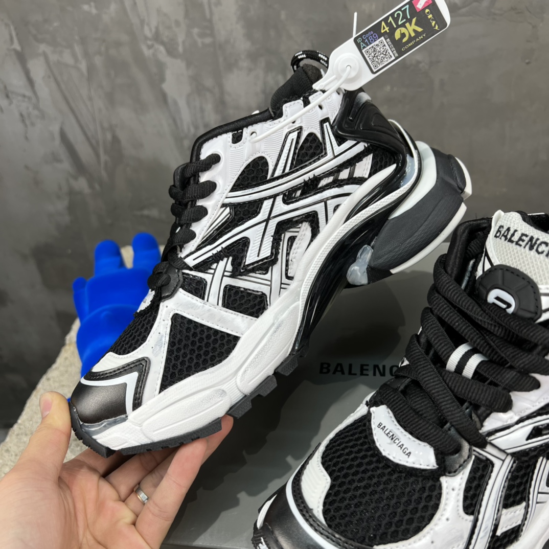 Ba*len*cia*ga runner sneakers