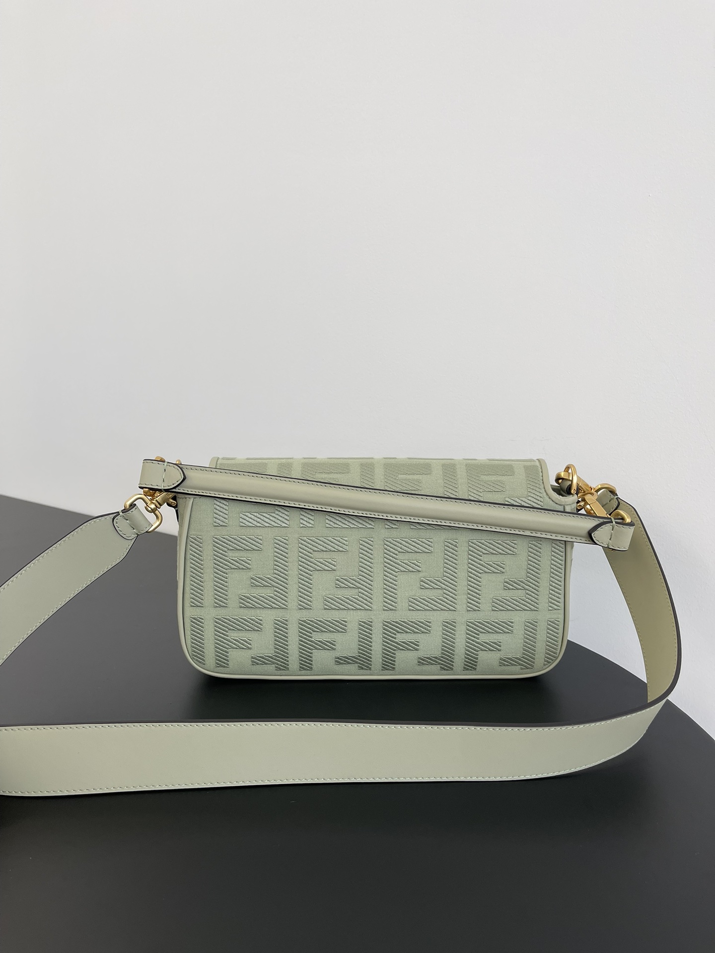 F**di baguette bag-26x14x4cm