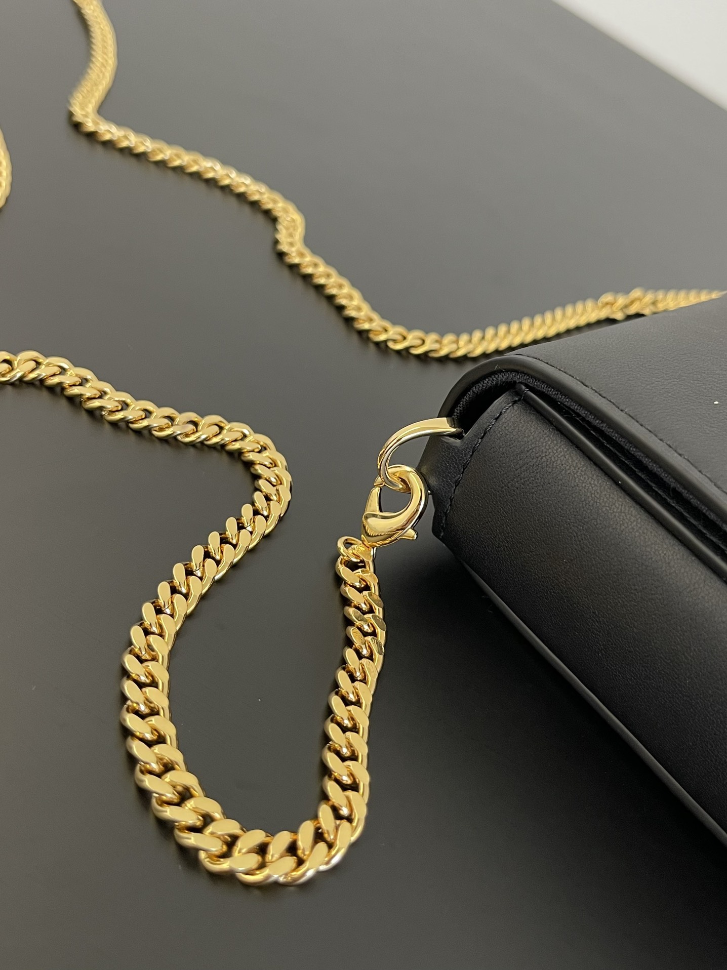 F**di wallet on chain bag-22x5x11cm