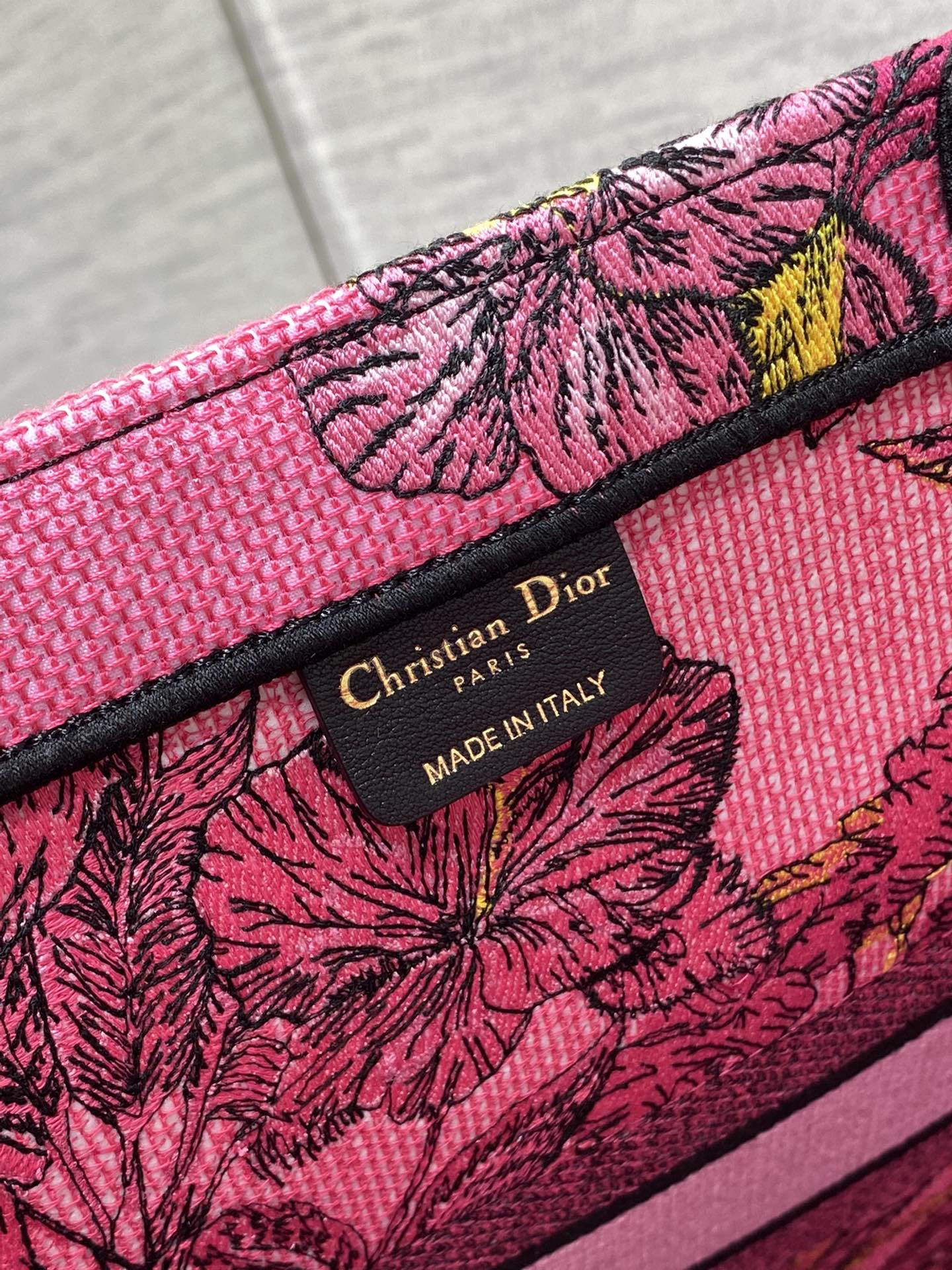 D*or book tote